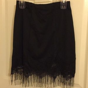 Black elegant detailed skirt